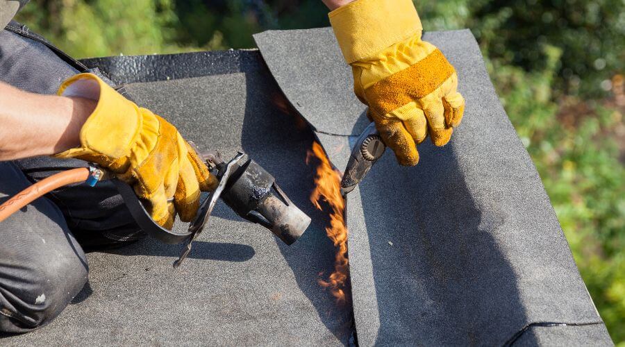 Professional gutter cleaning in Bedias, TX